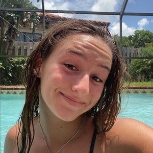 Meet your Posher, Carly